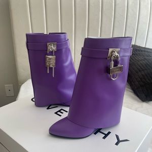 Shark Lock ankle boots in leather